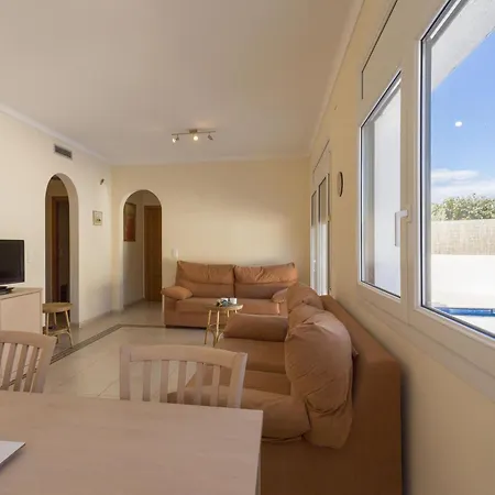Casa L'escala, 3 Dormitorios, 6 Personas - Es-325-22 Holiday home Torroella De Montgri