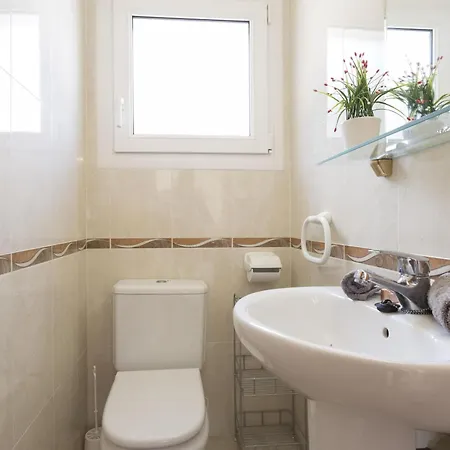 Casa L'escala, 3 Dormitorios, 6 Personas - Es-325-22 Holiday home
