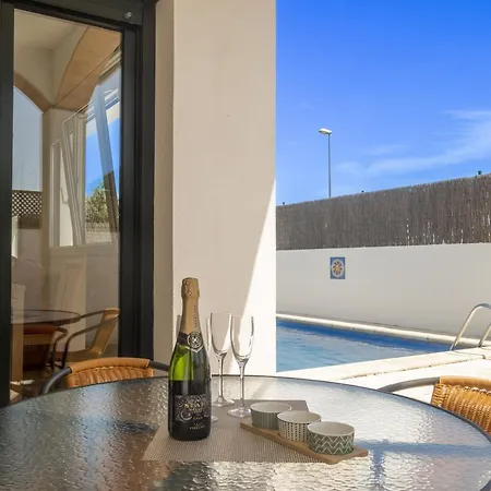 Casa L'escala, 3 Dormitorios, 6 Personas - Es-325-22