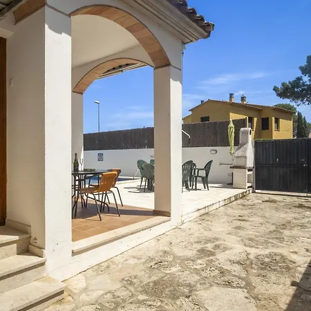 Casa L'escala, 3 Dormitorios, 6 Personas - Es-325-22 Holiday home